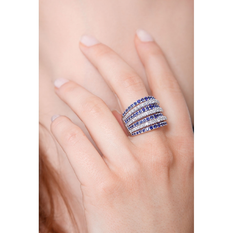 18k white gold band ring with blue sapphire and diamonds 