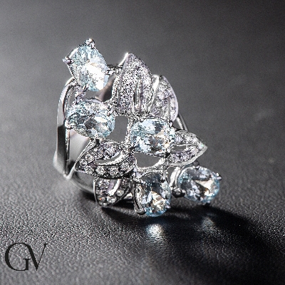 18k white gold with diamonds and aquamarine 