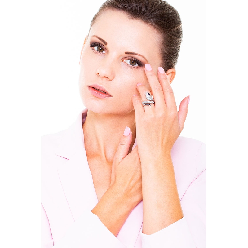 18k white gold ring with a blue sapphire snake and diamonds 