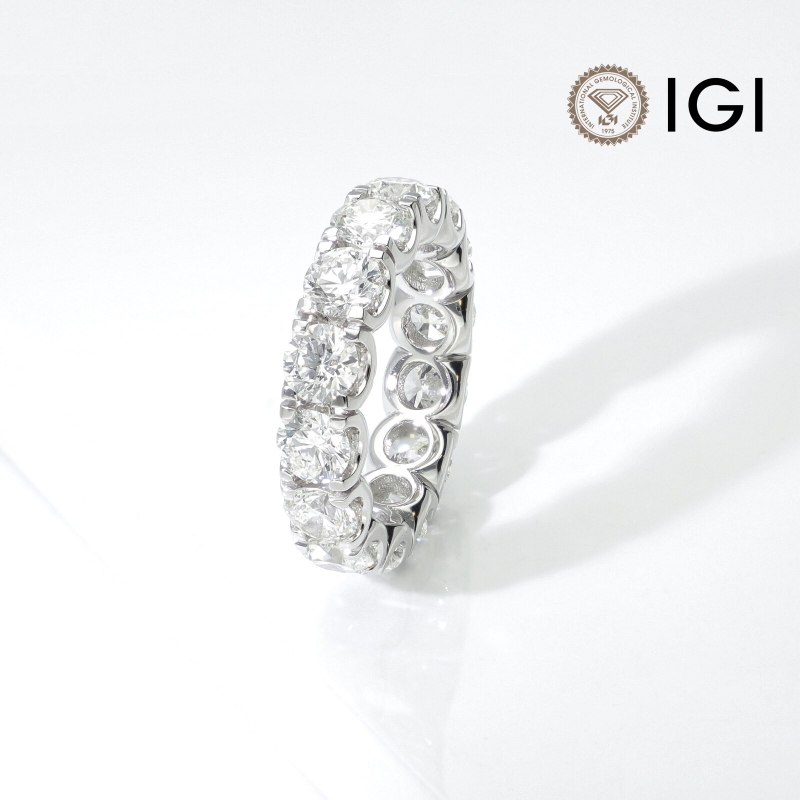 Anello eternity in oro bianco 18k con diamanti certificati IGI F VS