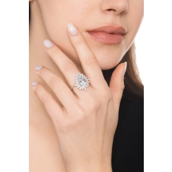 Anello in oro bianco 18k con acquamarina goccia e contorno in diamanti 2