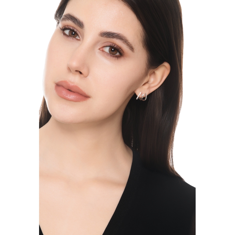 Orecchini mezza curva in oro bianco 18k con diamanti