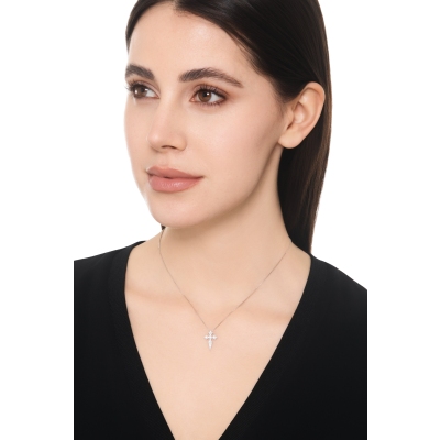 Collana in oro bianco 750 con ciondolo croce in diamanti