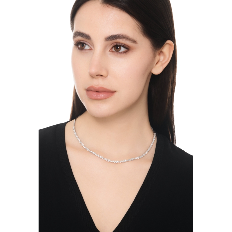 Girocollo design in oro bianco 18k con diamanti