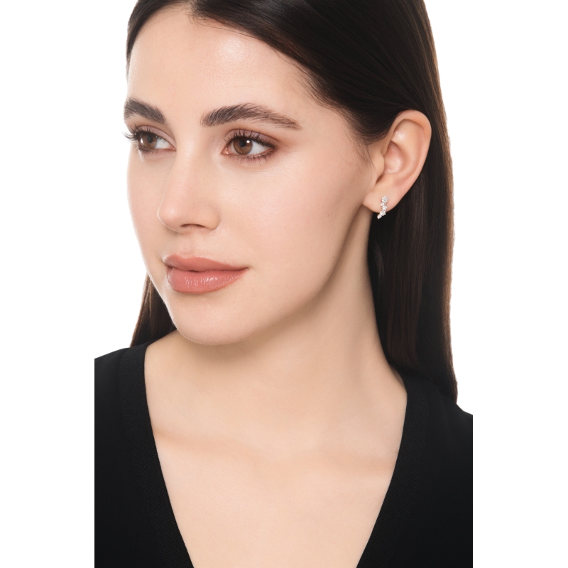 Orecchini in oro bianco 750 dal design moderno con diamanti