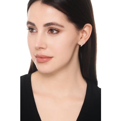 Orecchini in oro bianco 750 dal design moderno con diamanti