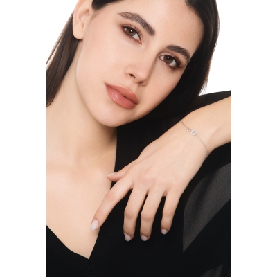 Bracciale lettera O in oro bianco 18k con diamanti