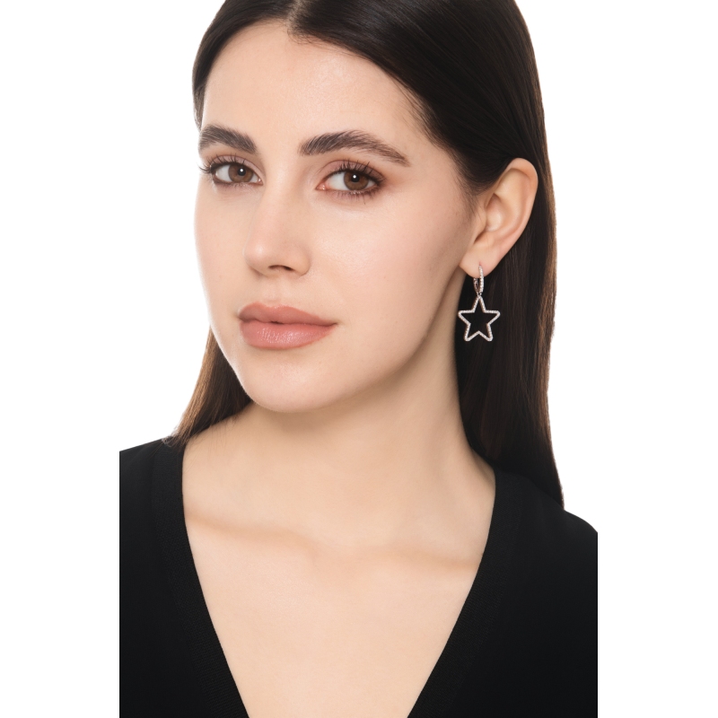 Orecchini pendenti a stella in oro bianco 18k con diamanti