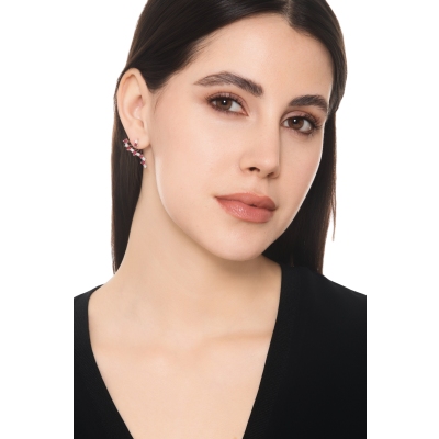 Orecchini design asimmetrici in oro bianco 18k con rubini e diamanti