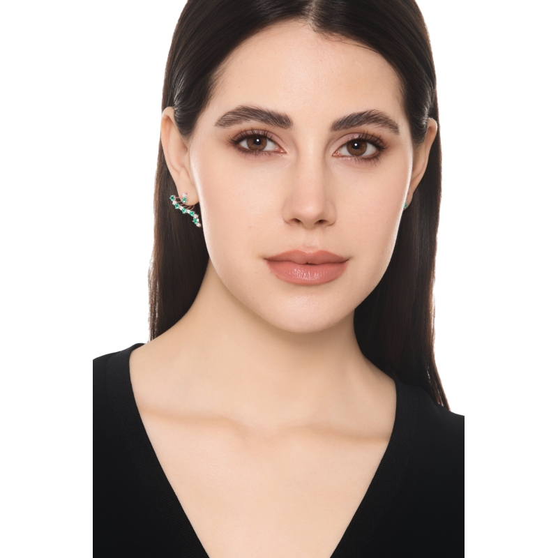 Asymmetric 18k white gold earrings with emeralds and diamonds