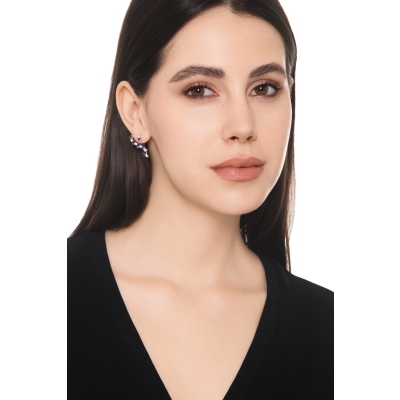 Orecchini asimmetrici design in oro bianco 18k con zaffiri blu e diamanti