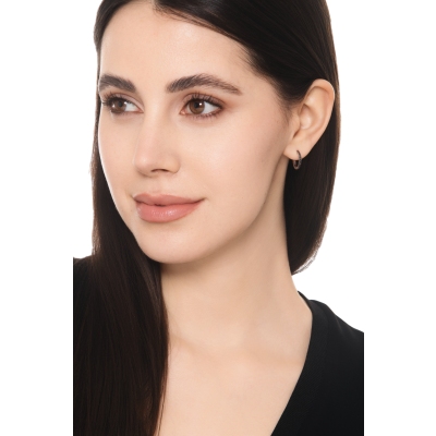 Mono orecchino a cerchio in oro bianco 18k con diamanti neri, diametro 1.10 cm