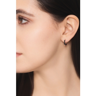 Mono orecchino a cerchio in oro bianco 18k con incastonati diamanti neri