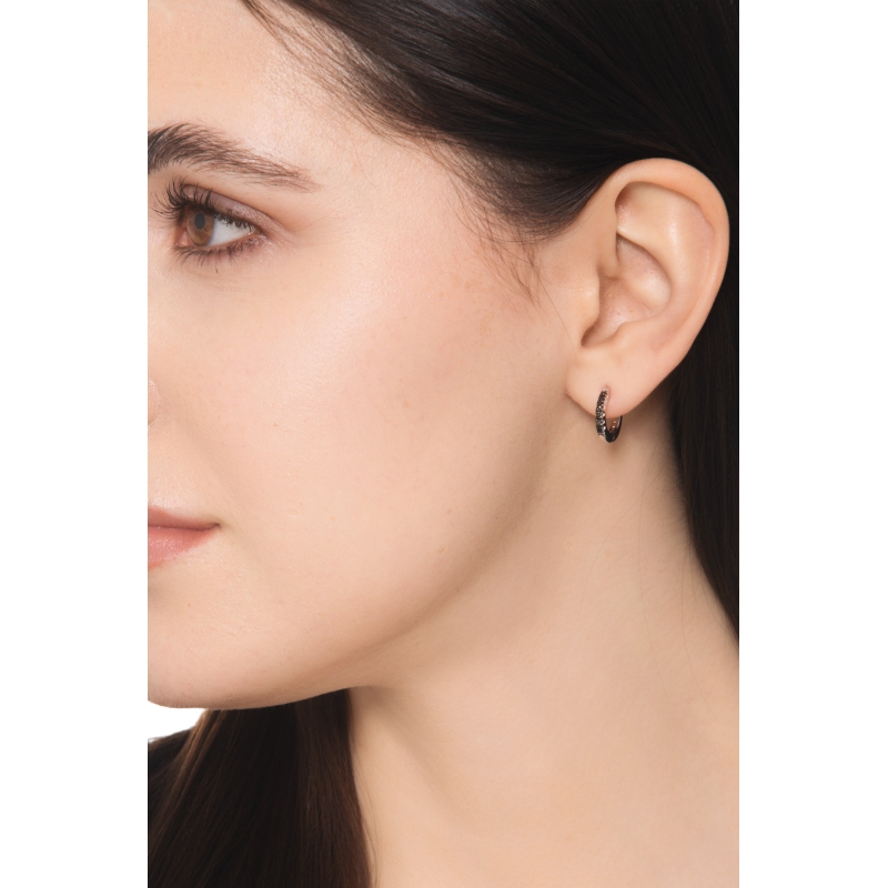 Mono orecchino a cerchio in oro bianco 18k con diamanti neri, 10 mm