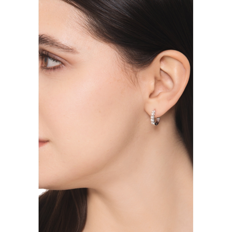 Mono orecchino a cerchio in oro bianco 18k con diamanti, ct. 0,28