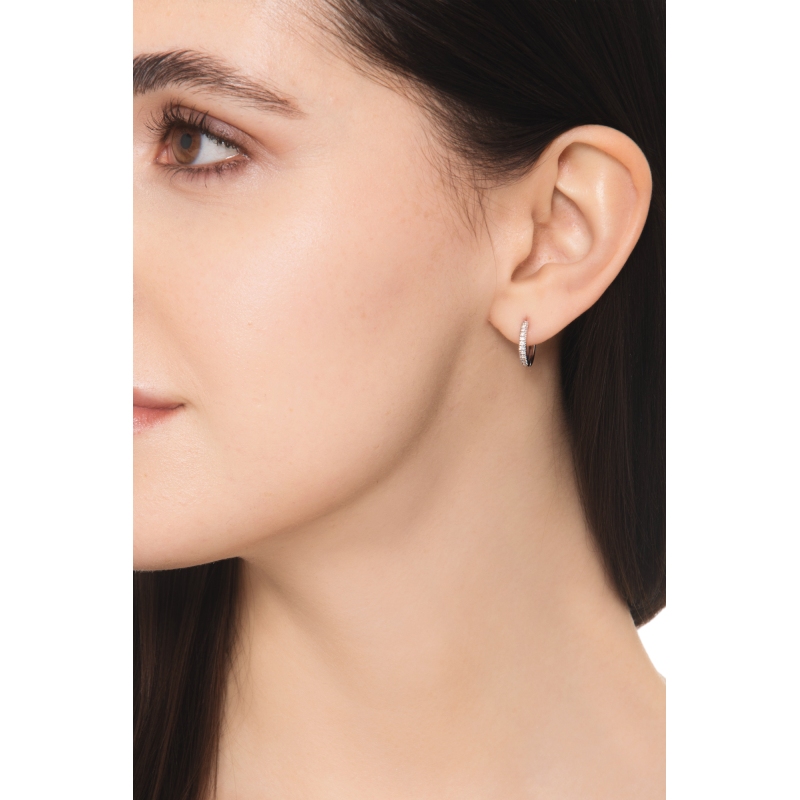 Mono orecchino a piccolo cerchio in oro bianco 18k con diamanti