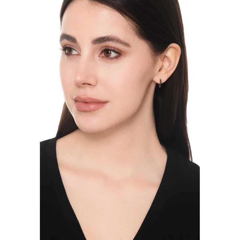 Mono orecchino a cerchio in oro bianco 18k con diamanti neri, 1 cm