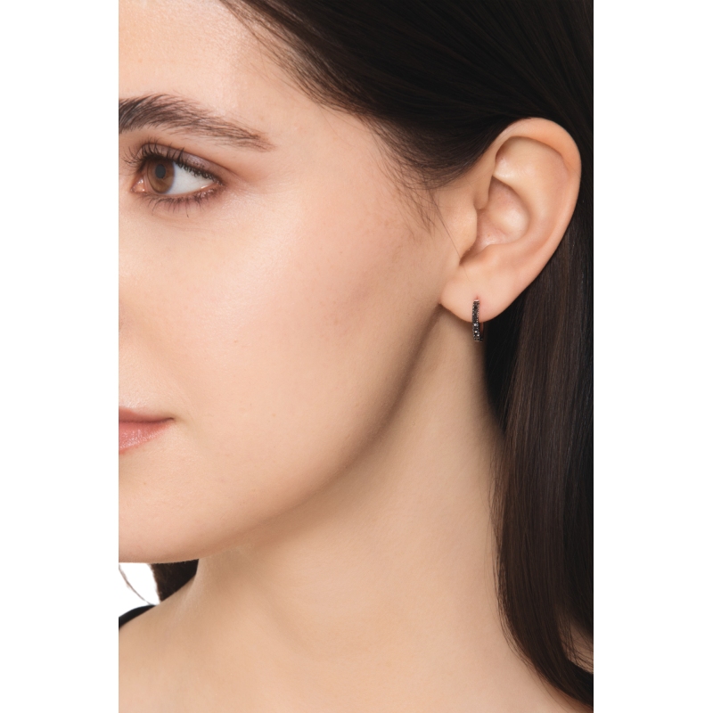 Mono orecchino a cerchio in oro bianco 18k con diamanti neri, 1 cm