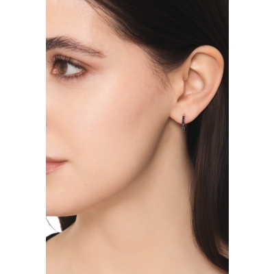 Mono orecchino a cerchio in oro bianco 18k con diamanti neri, 1 cm