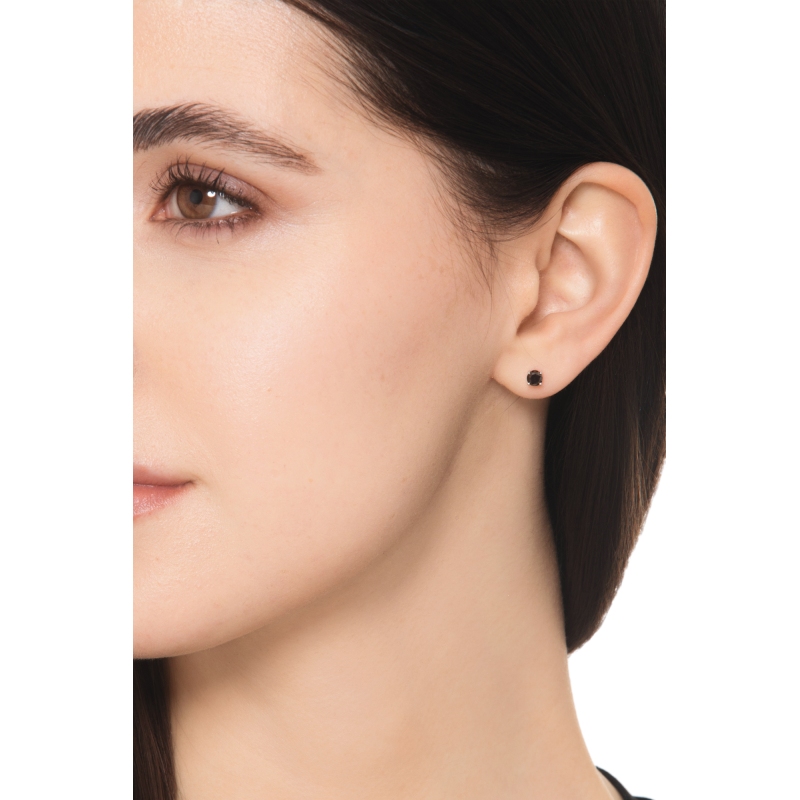 Mono orecchino in oro bianco 18k a 4 griffe con diamante nero, 0.22 ct