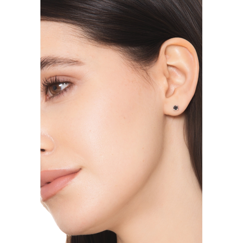 White gold 18k single stud earring with a black diamond 