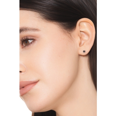 White gold 18k single stud earring with a black diamond 