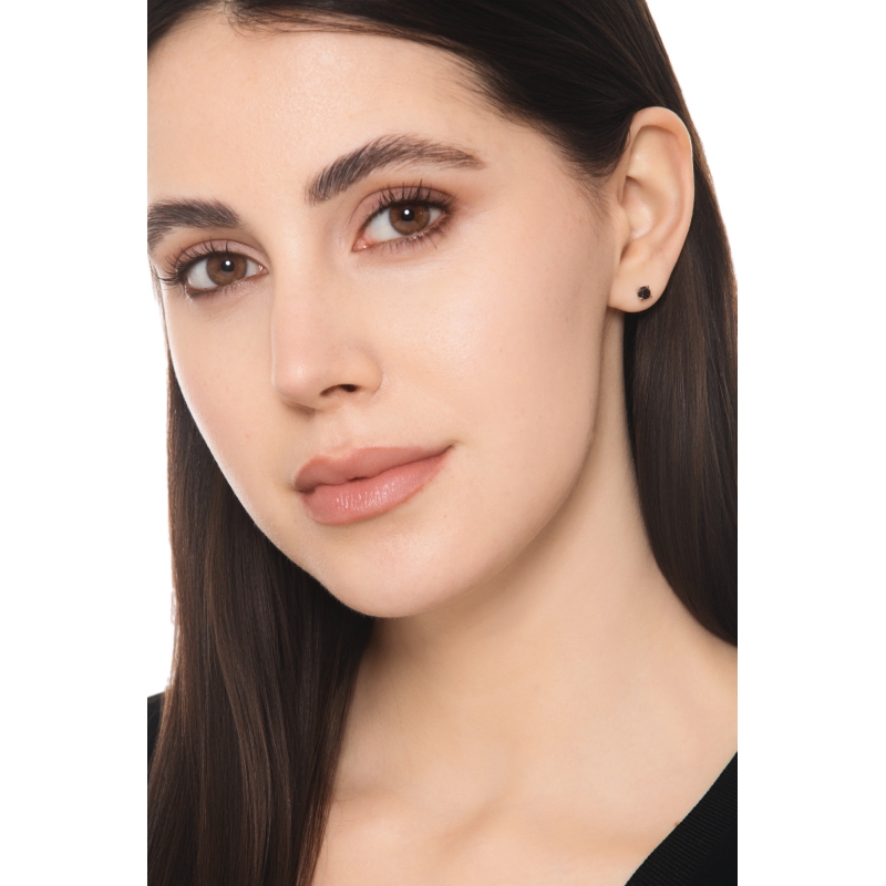 Mono orecchino in oro bianco 18k a 4 griffe con diamante nero, 0.25 ct