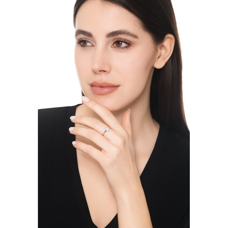 Anello con diamante taglio marquise 0.50ct GIA in oro bianco 18k