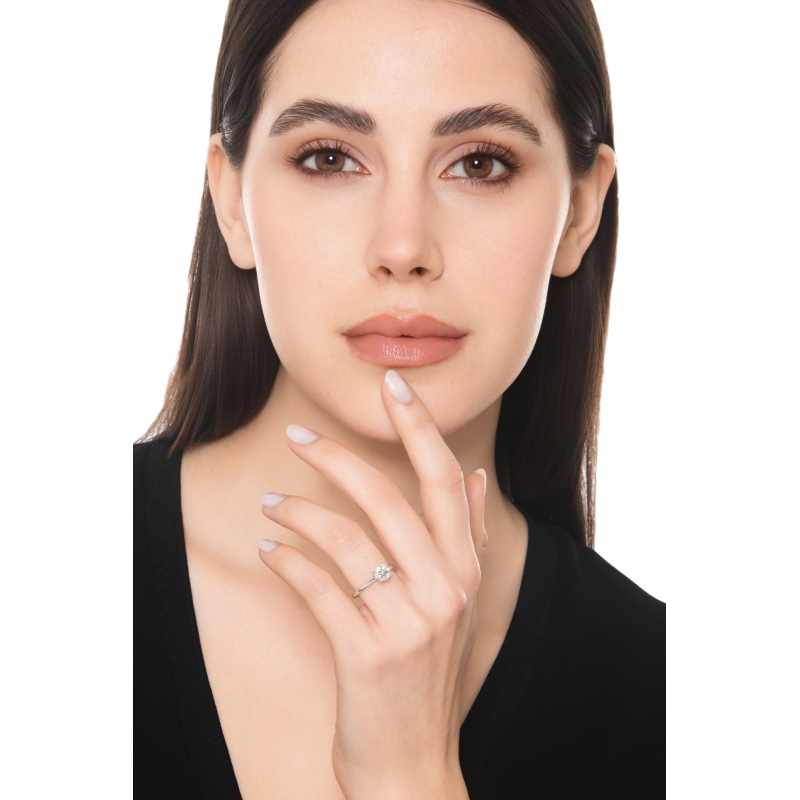 Anello solitario in oro bianco 18k, 0.90 ct