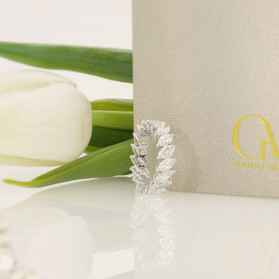 Anello eternity in oro bianco 750 F VS