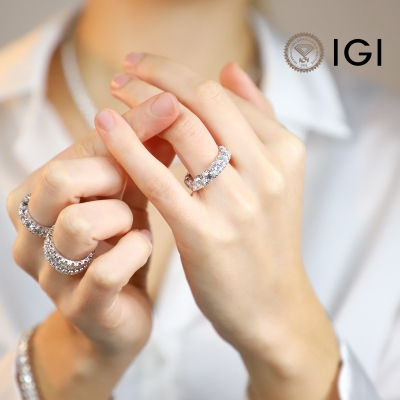 Anello in oro bianco eternity 18k con diamanti certificati IGI F VS