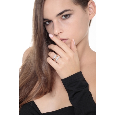 Anello a maglia morbida in oro bianco e rosa 18k e diamanti