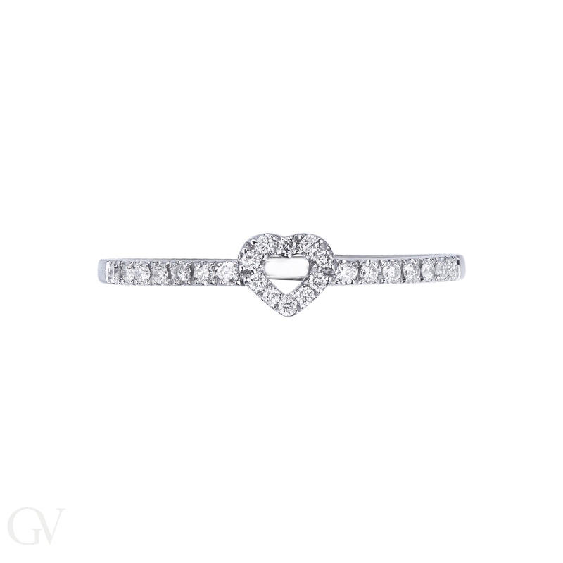 Anello con piccolo cuore in oro bianco 18k e diamanti