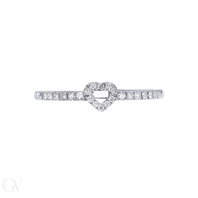 Anello con piccolo cuore in oro bianco 18k e diamanti