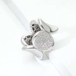 Anello in oro bianco 18k elastico lucido e pavè in diamanti