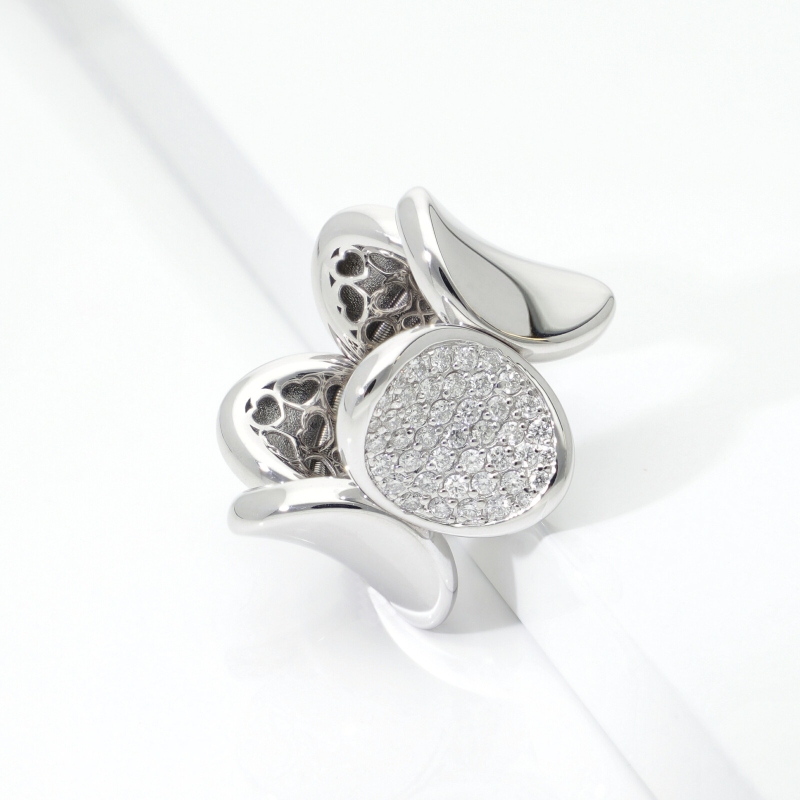 Anello in oro bianco 18k elastico lucido e pavè in diamanti