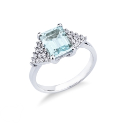 Ring with aquamarine and diamonds triangle shaped