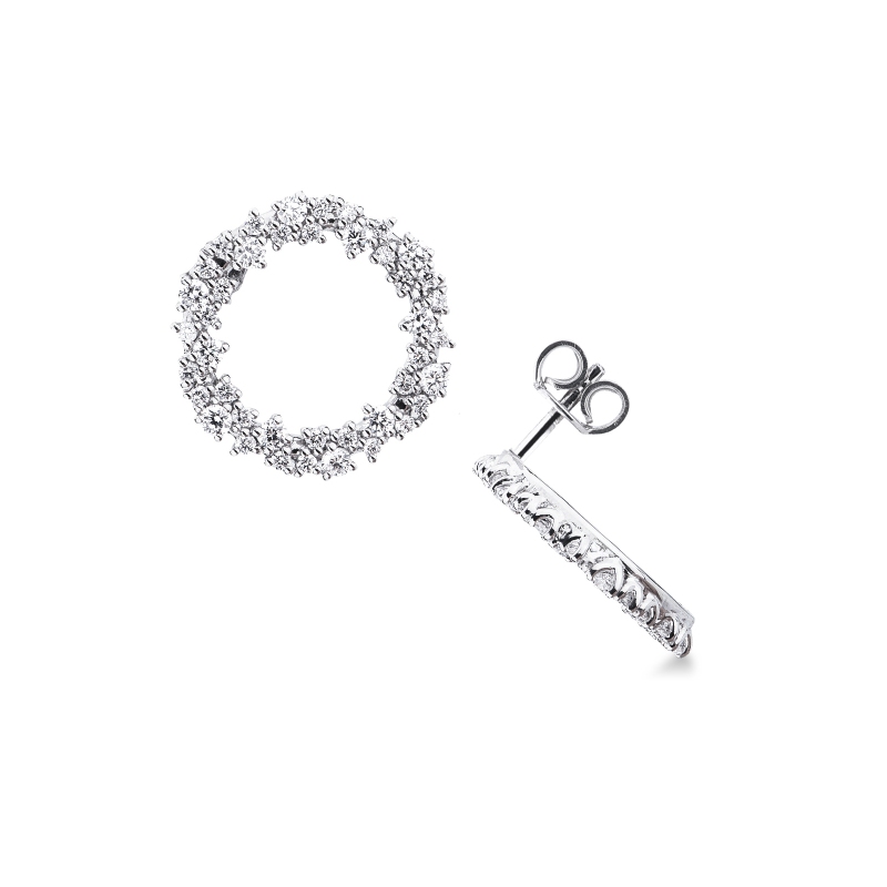 Orecchini design cerchio in oro bianco 18k con diamanti