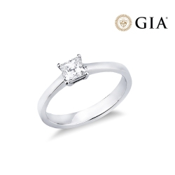 Anello con diamante taglio princess 0.50ct  GIA in oro bianco 18k