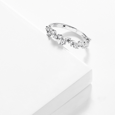 Anello design oro bianco 750 con diamanti