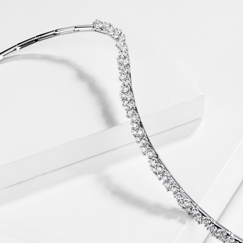 Girocollo design in oro bianco 18k con diamanti