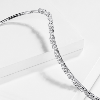 Girocollo design in oro bianco 18k con diamanti