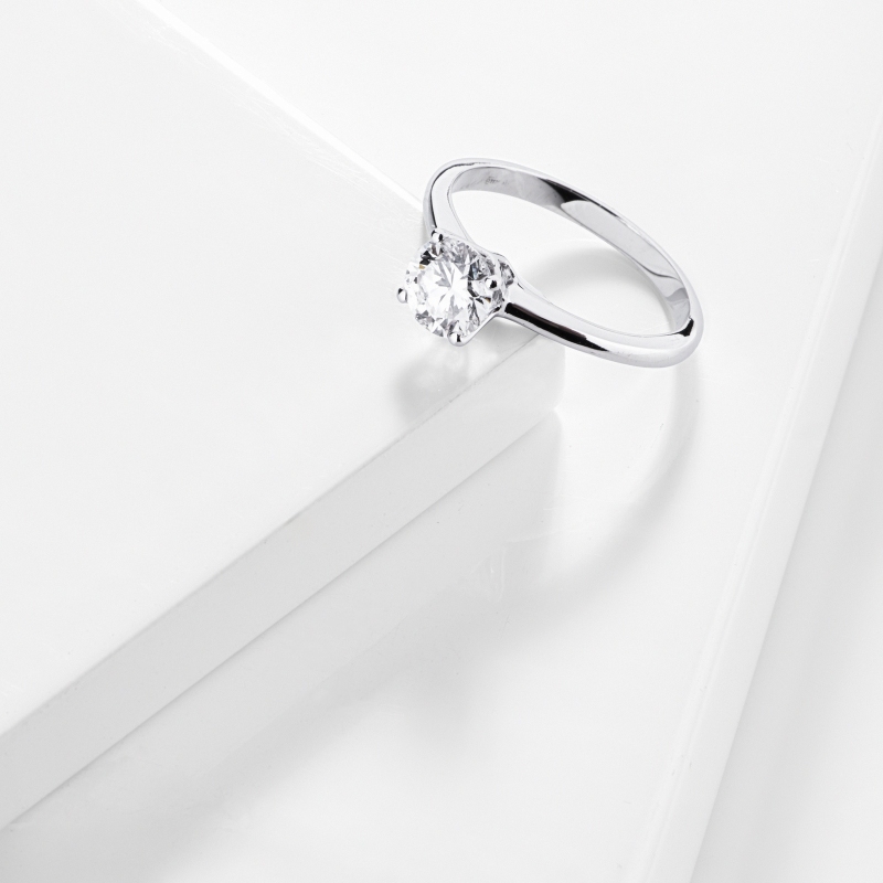 Anello solitario in oro bianco 18k con diamante, 1.00 ct