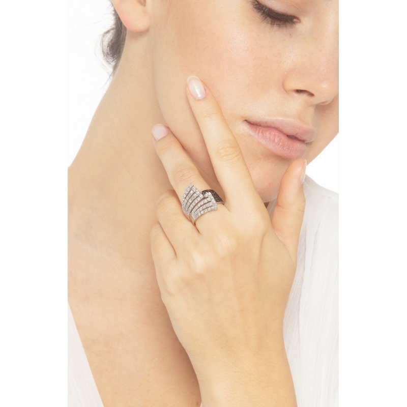 White gold 18k irregular band ring with black and white diamonds