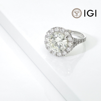 Anello solitario in oro bianco 18k con diamante IGI, 4.02 ct