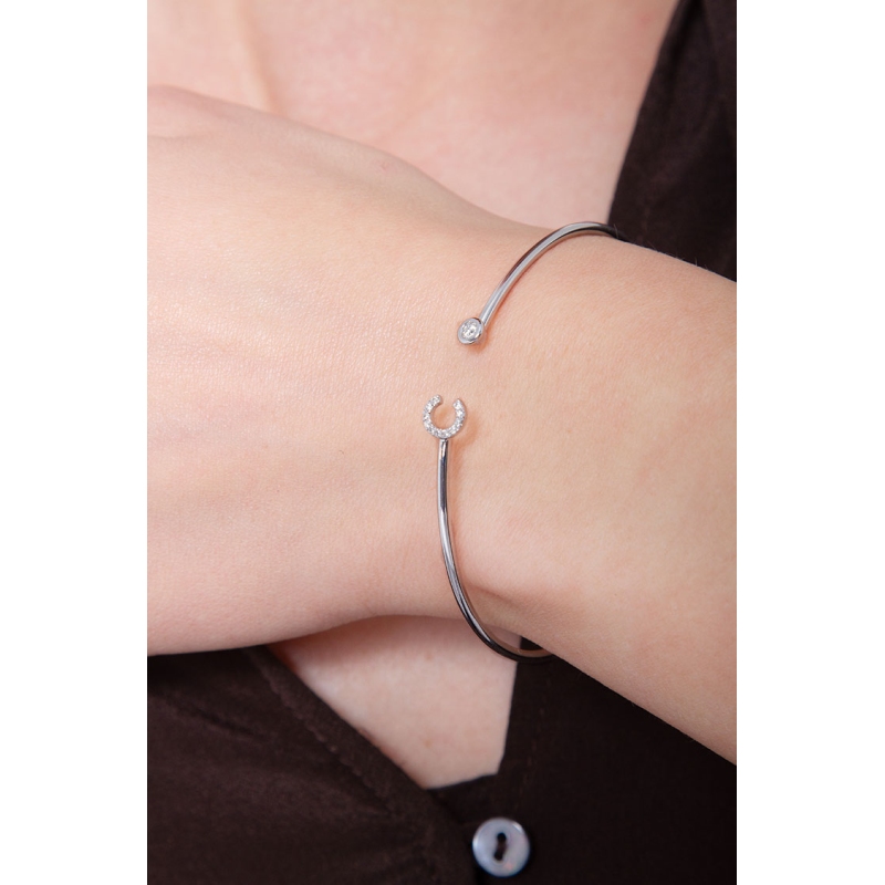 18k white gold rigid bracelet with letter C