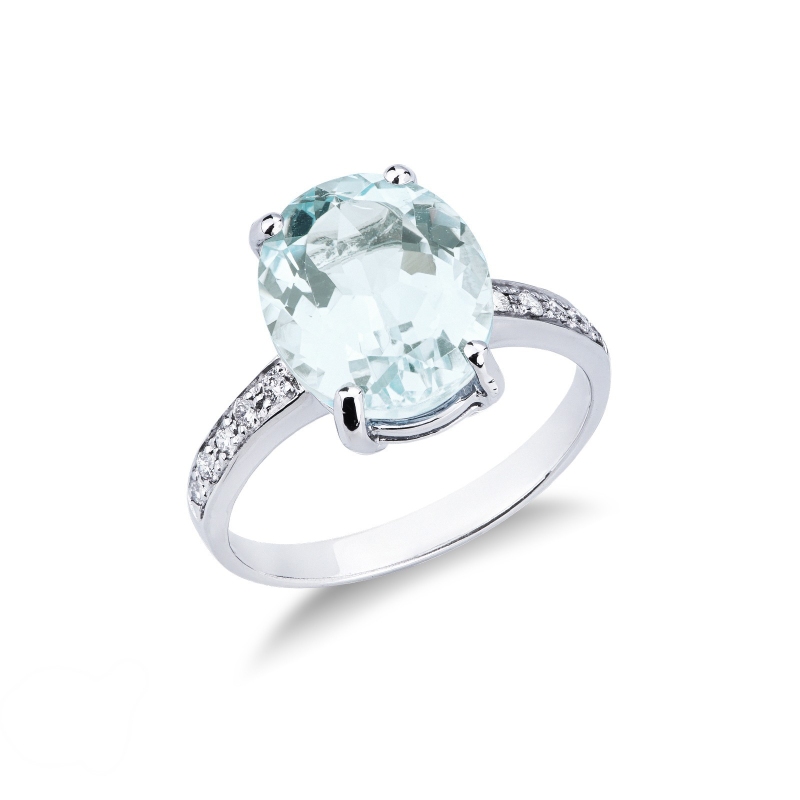 18k white gold ring with central aquamarine and diamonds shoulder set 