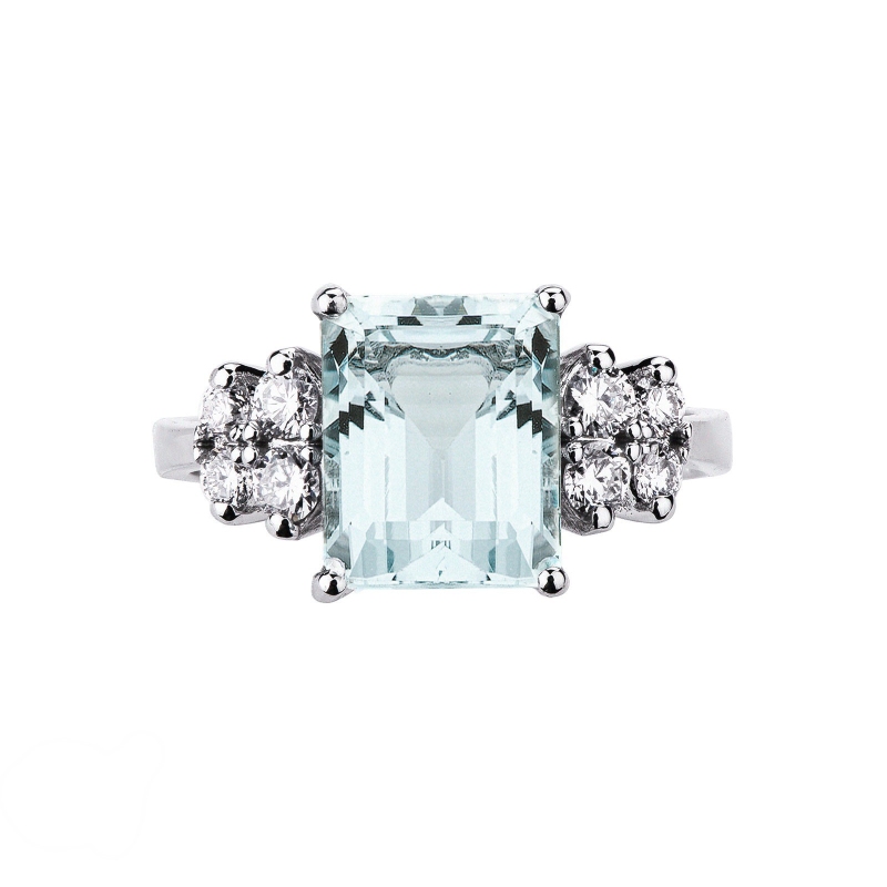 18k white gold ring with aquamarine and lateral diamonds 