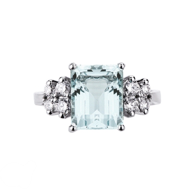 18k white gold ring with aquamarine and lateral diamonds 