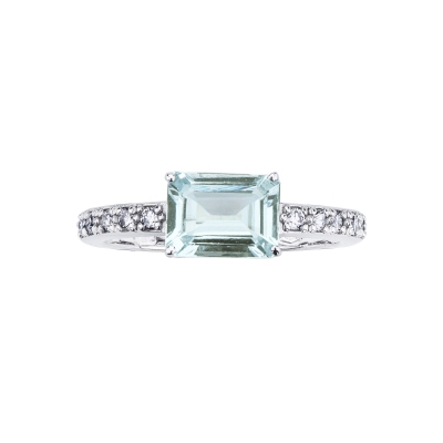 Anello acquamarina rettangolare e diamanti in oro 18k
